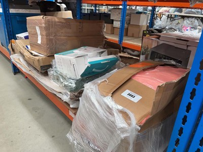 Lot 3083 - Bay of mixed household items