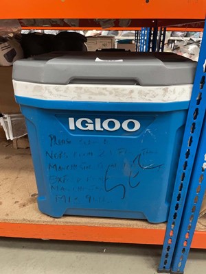 Lot 3084 - Igloo cooler box
