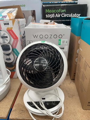 Lot 3040 - 1 boxed and 1 unboxed desk top fans