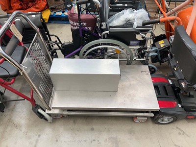 Lot 4479 - Pump-up trolley with 3-drawer box in stainless...