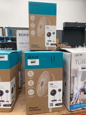 Lot 3042 - 3 Duux personal wireless fans