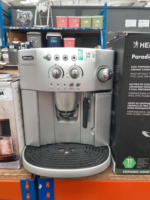 Lot 3093 - Delonghi Magnifica coffee machine