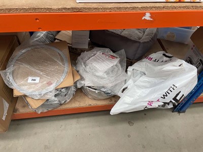 Lot 3101 - 2 stacks of various pots