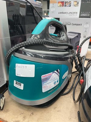 Lot 3111 - Morphy Richards steam iron