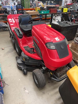 Lot 4493 - Countax C80 ride-on lawn mower with box