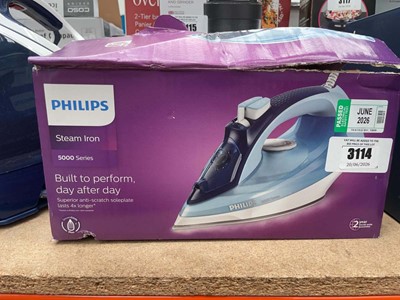 Lot 3114 - Philips steam iron
