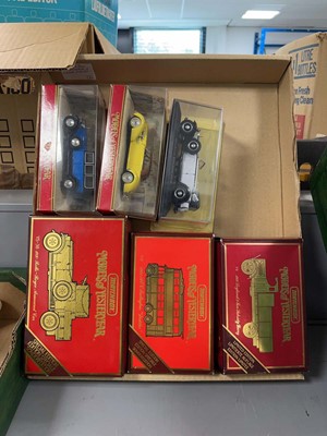 Lot 2266 - Box of Matchbox and other diecast cars