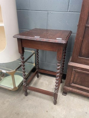 Lot 5335 - Oak occasional table with barley twist supports