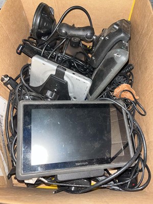 Lot 2284 - Box containing sat navs