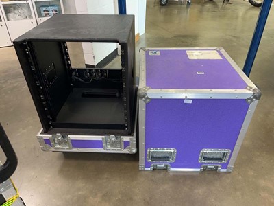 Lot 2292 - Flight case with an empty music case inside