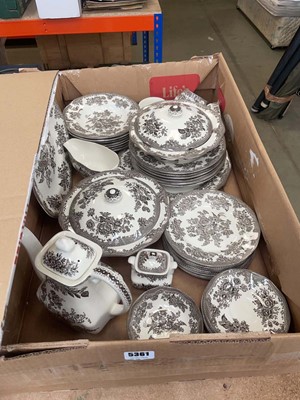 Lot 5361 - Tray of Enoch Wedgwood Asiatic pheasant table...