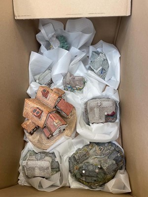Lot 5362 - Box containing group of Lilliput Lane cottages