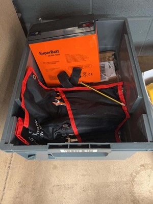 Lot 4605 - Quantity of tools and a battery