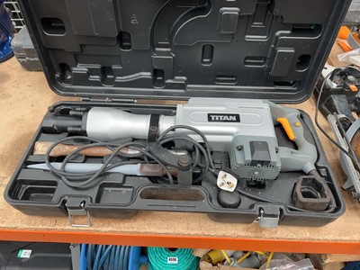 Lot 4525 - Titan 240v breaker