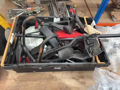 Lot 4624 - Tray of motorcycle and bike parts
