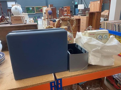 Lot 5389 - Riccar sewing machine
