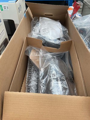 Lot 3141 - Samsung Jet 75E cordless vacuum cleaner with...