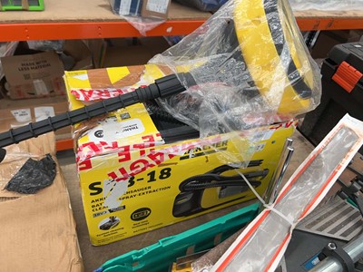 Lot 4630 - Karcher SE3-18 Vacuum with patio cleaning head
