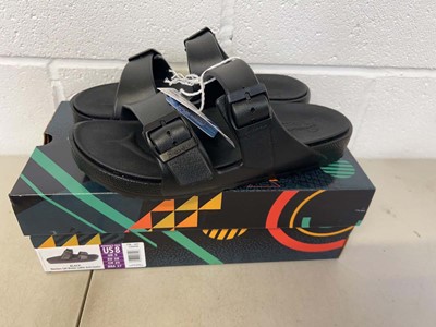 Lot 1829 - Boxed pair of Skechers foamies 'cali breeze'...