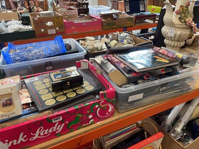 Lot 5422 - 2 boxes of Elvis related books, purses,...