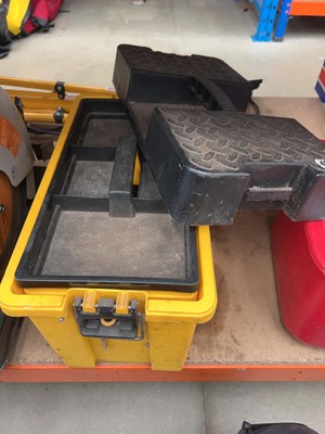 Lot 4541 - Black and yellow tool box
