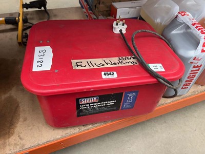 Lot 4542 - Sealey 15 litre bench portable parts cleaning...