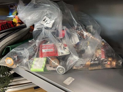 Lot 2314 - Bag of batteries