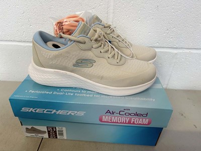 Lot 1842 - Boxed pair of Skechers skech-lite pro air...