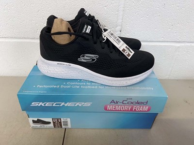 Lot 1843 - Boxed pair of Skechers skech-lite pro air...