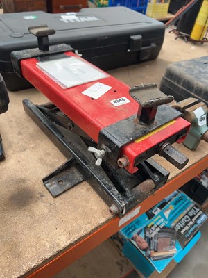 Lot 4548 - 1100lb mini lift