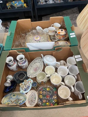 Lot 5442 - 2 boxes containing Poole pottery,...