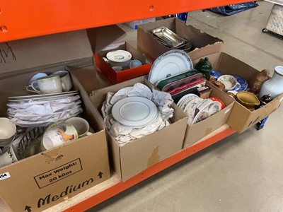 Lot 5454 - 4 trays containing decorative ceramics, blue...