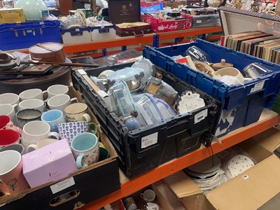 Lot 5455 - 3 crates containing Tupperware, mugs,...