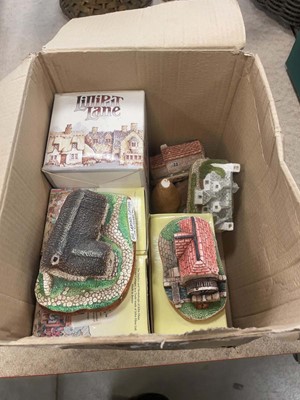 Lot 5459 - Box of Lilliput Lane cottages