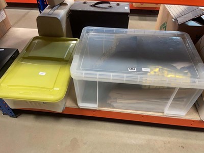 Lot 5464 - 2 trays of collectable newspapers including...