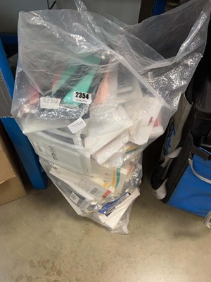 Lot 2354 - Bag of phone cases