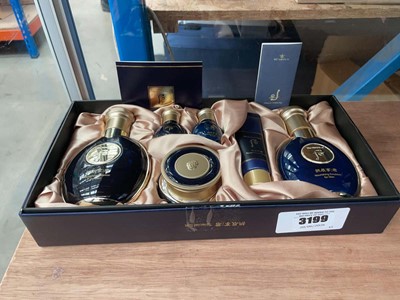 Lot 3199 - Luxury skincare set