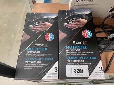 Lot 3201 - 2 hot and cold therapy packs