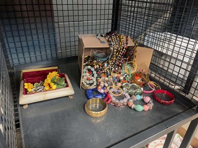 Lot 5510 - Cage containing assorted costume jewellery