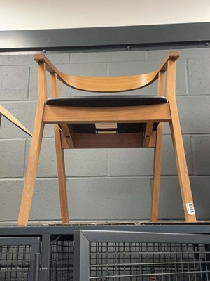 Lot 5528 - Contemporary elbow chair