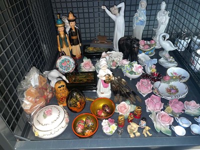 Lot 5537 - Cage containing Russian stacking figures,...
