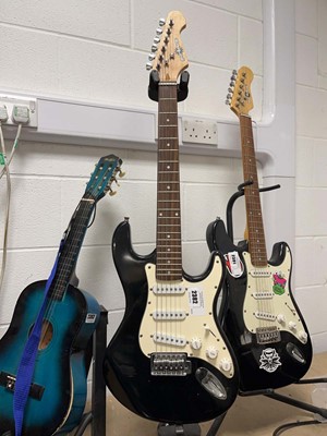 Lot 2382 - Gear4Music six string electric guitar
