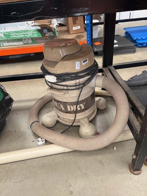 Lot 4649 - Aqua Dry vacuum