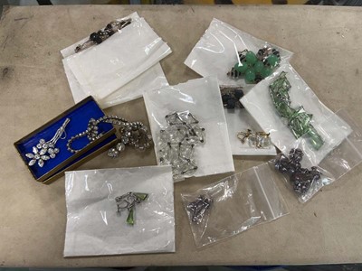 Lot 2465 - Bag containing various jewellery items