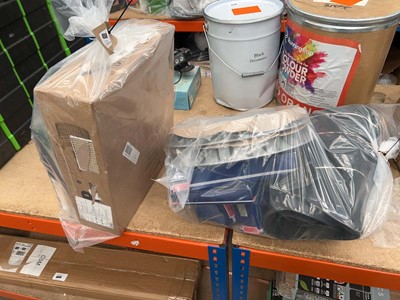 Lot 4658 - Two bags of car parts to include BMW radiator...