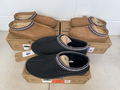 Lot 1871 - x3 boxed pairs of Kirkland shearling slippers -...