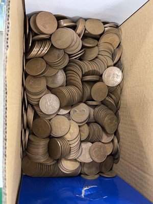 Lot 2478 - 2 boxes of various coins