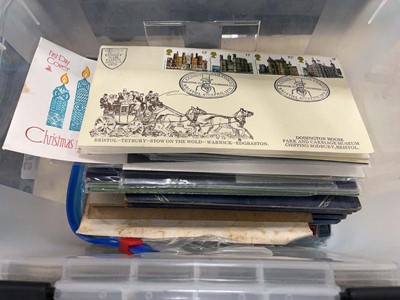 Lot 2479 - Box containing various coins