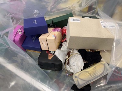Lot 2486 - Bag containing various jewellery items