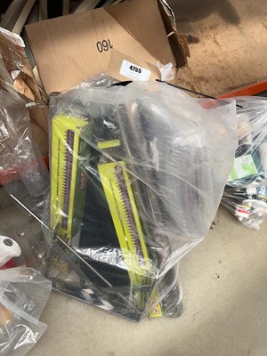 Lot 4755 - Household items to include rubber seals, wall...